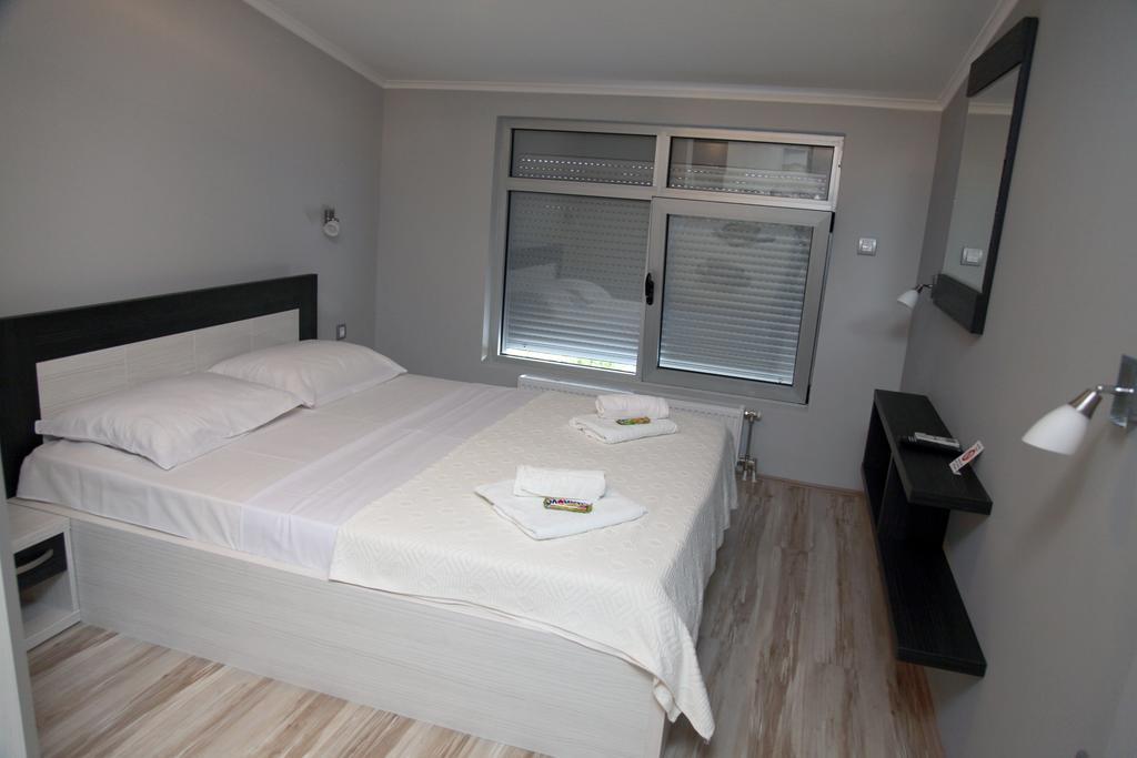 Silver House Hostel Cacak Phòng bức ảnh