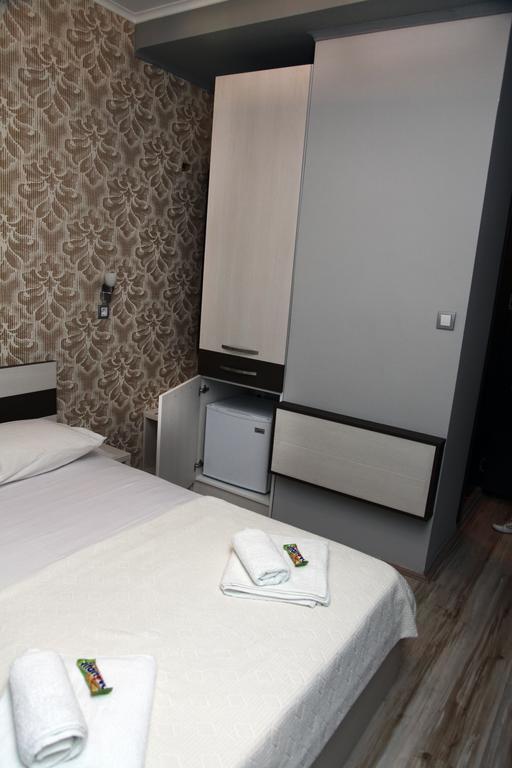 Silver House Hostel Cacak Phòng bức ảnh