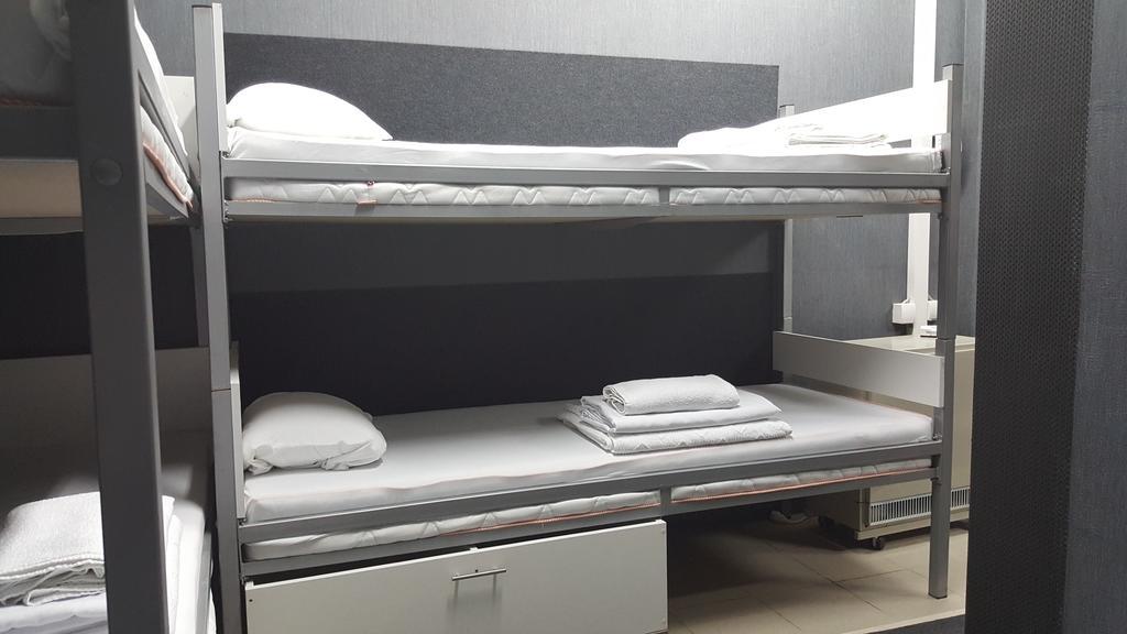 Silver House Hostel Cacak Phòng bức ảnh