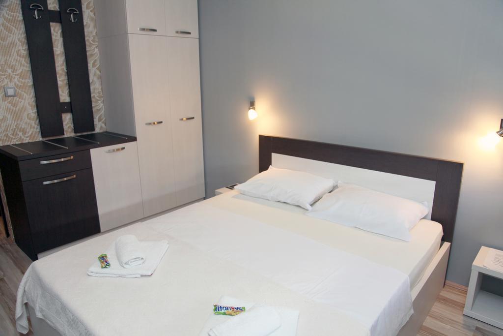Silver House Hostel Cacak Phòng bức ảnh
